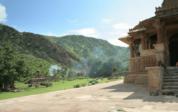 How to reach Bhangarh Fort from Delhi