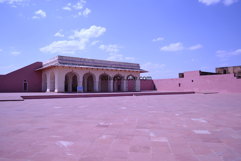 Where is Jaigarh Fort in Jaipur