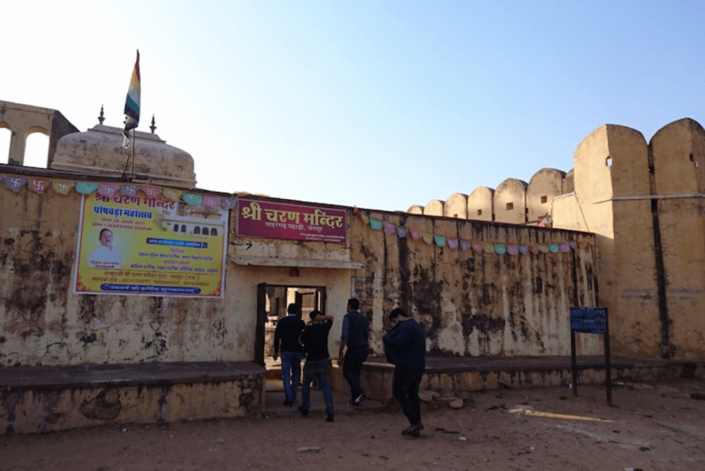 Charan Mandir – Lesser Known but Ancient Krishna Temple in Jaipur
