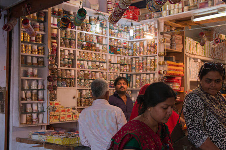 8 Best Places for Shopping in Jaipur You shouldn't miss as a Shopaholic