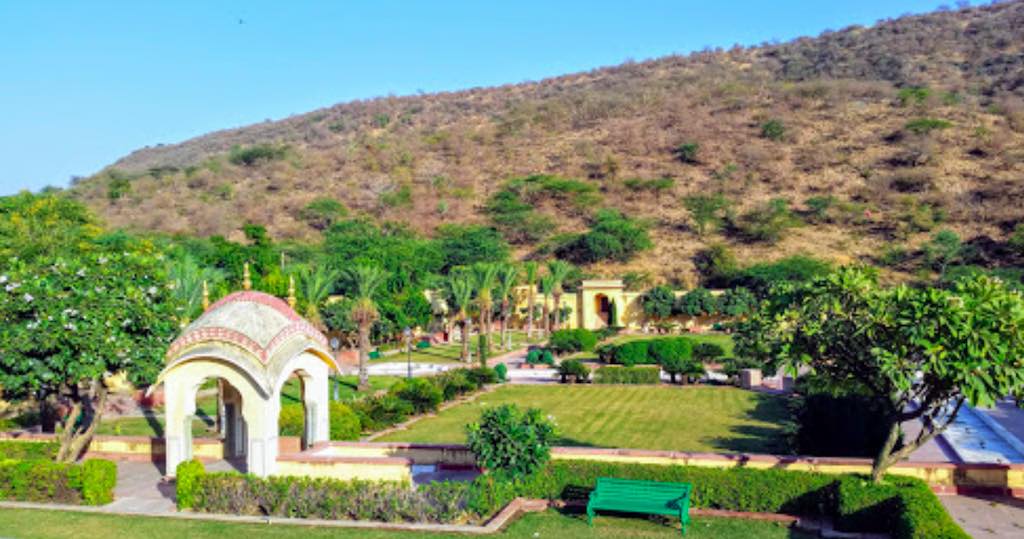 Best Time to Visit Sisodia Rani Garden
