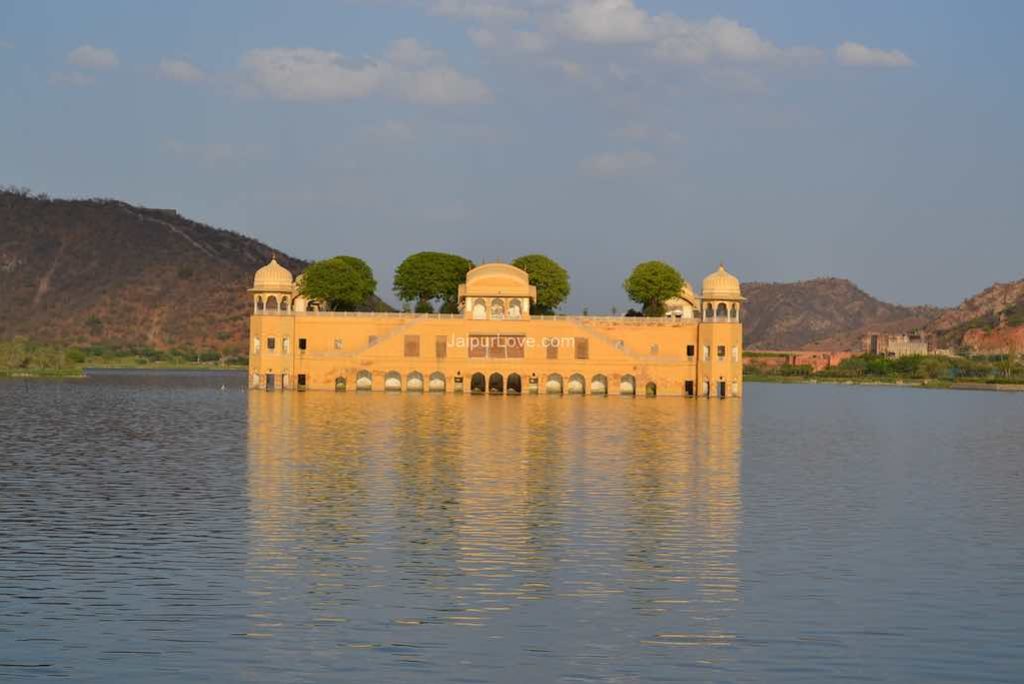 History of 18th Century Build Water Palace in India – Lake side of Jaipur city