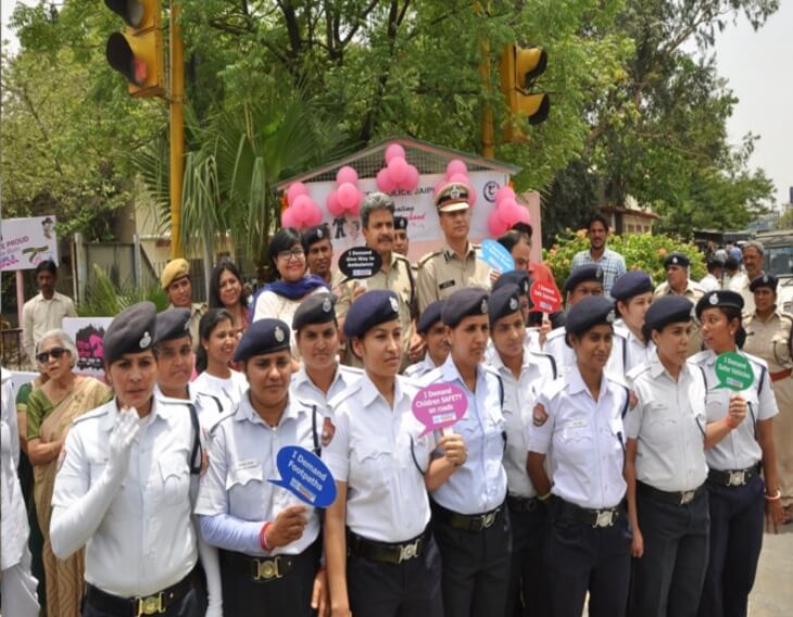 female-constable-traffic-police-jaipur-pink-circle